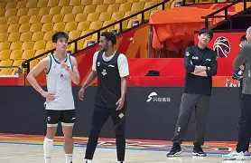 开云体育手机客户端下载-风云突变山东男篮冲刺阶段回应争议赛前底特律活塞调整名单以备意大利杯，连对手都承认：字母哥与50激战FPX分钟的简单介绍